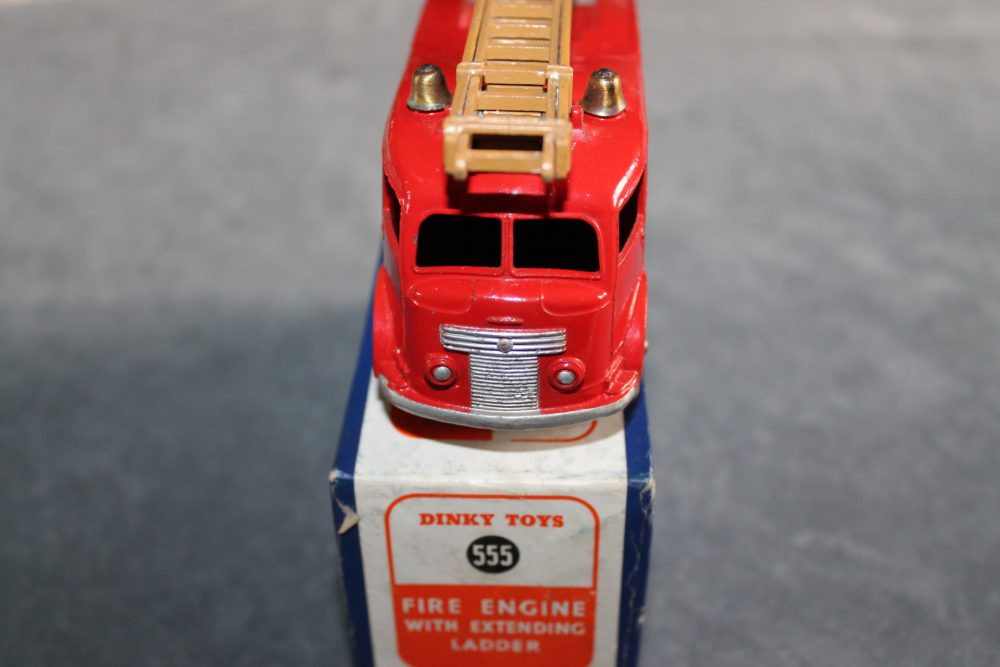 fire engine with brown extending ladder dinky toys 555 front