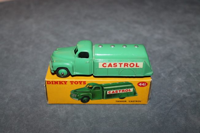 DINKY TOYS FRANCE. STUDEBAKER COMMANDER. Ref: 24 Y. + Boite