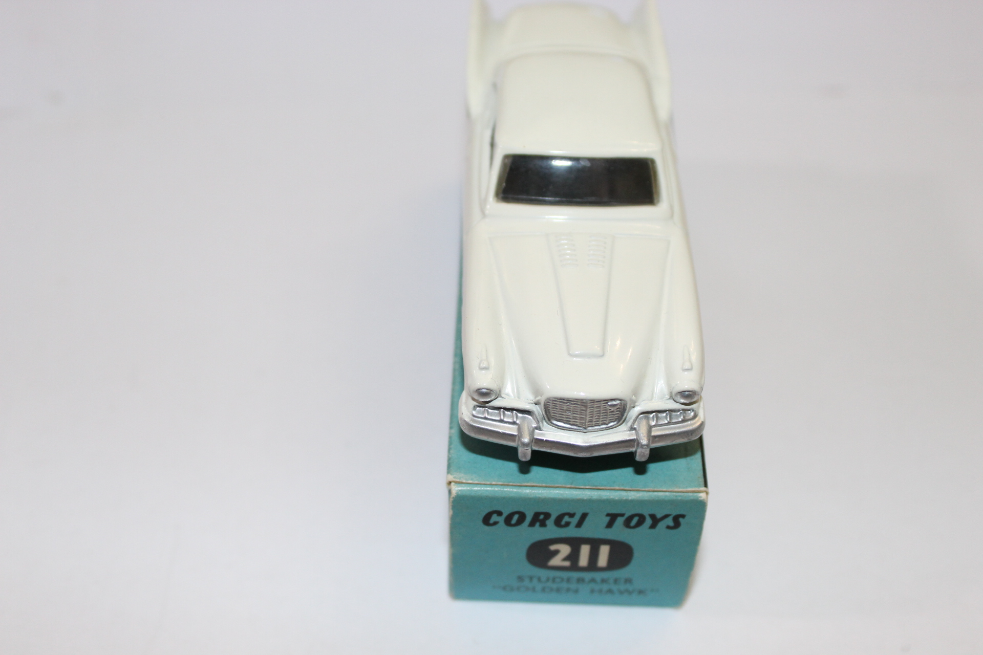 Detailed white diecast car model from Corgi Toys, perfect for collectors and enthusiasts.