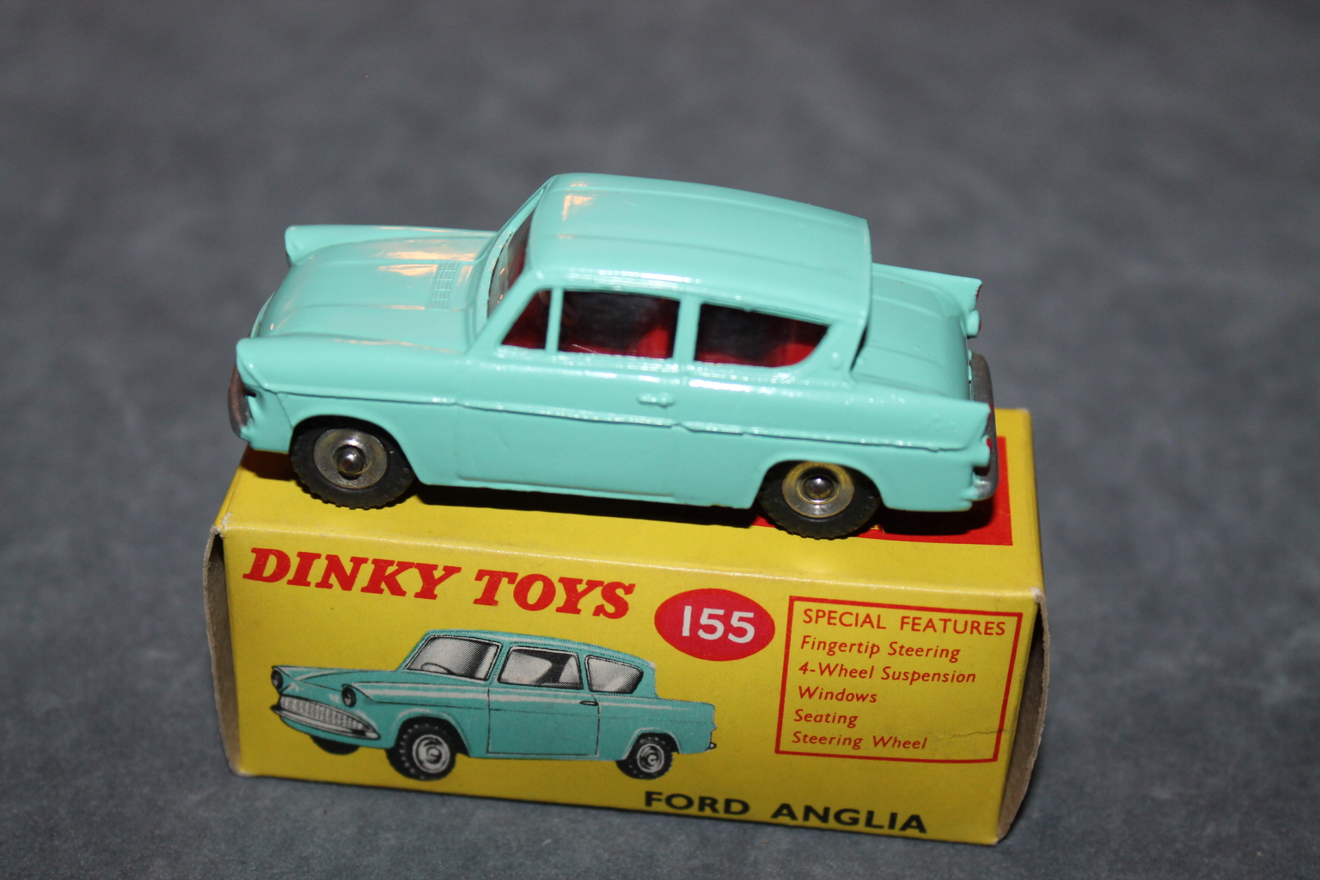 DINKY TOYS 155 FORD ANGLIA AVEC DECO RALLYE