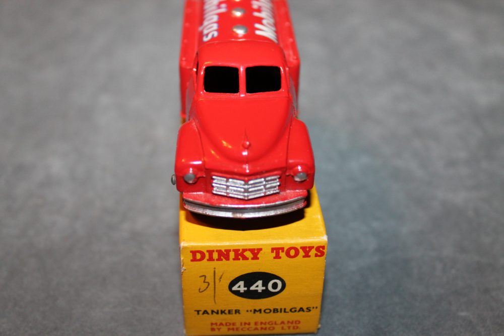 studebaker petrol tanker mobilgas dinky toys 440 front