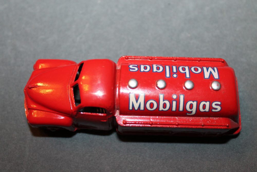 studebaker petrol tanker mobilgas dinky toys 440 top