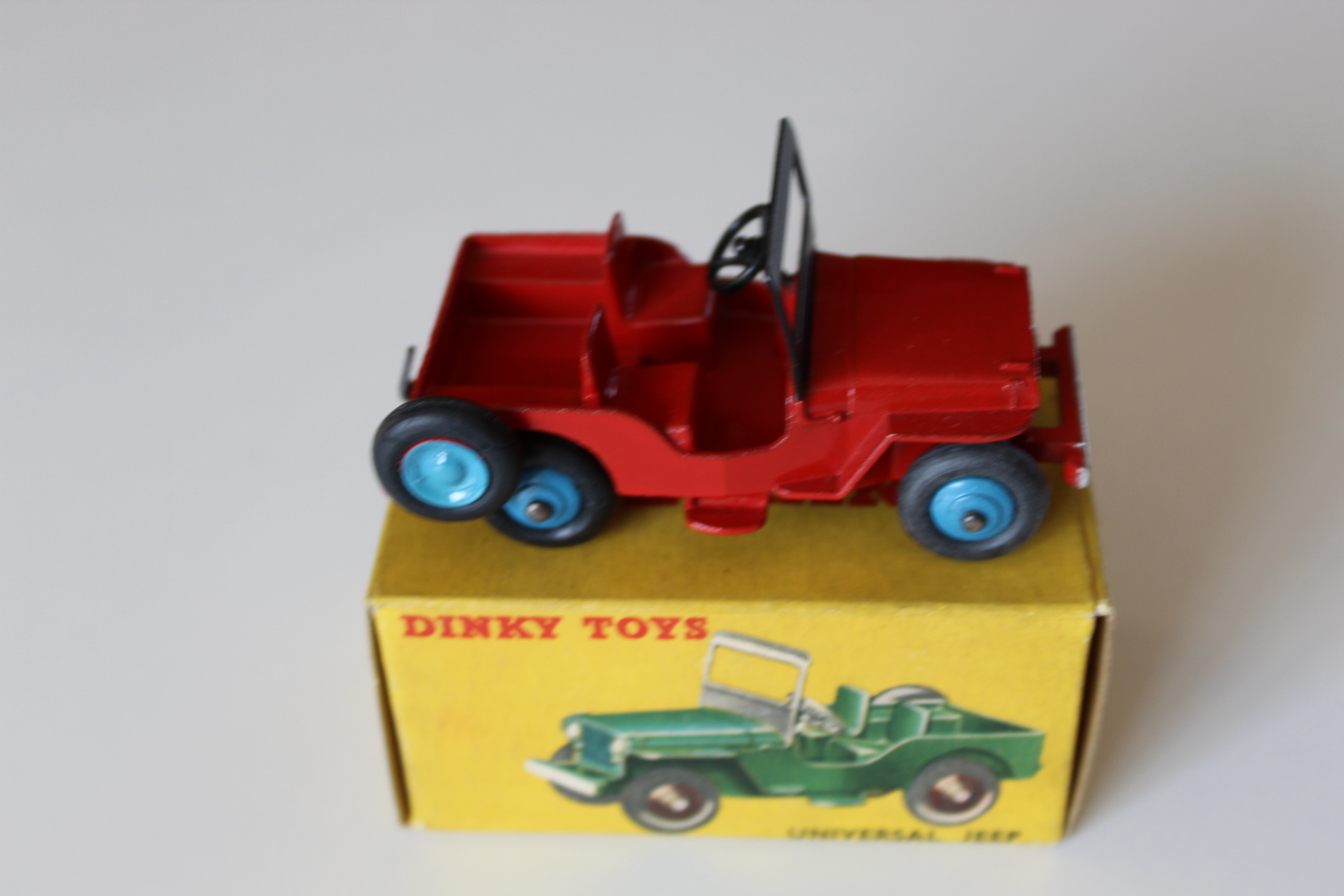 universal jeep dinky toys 405 side