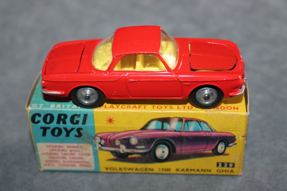 volkswagen 1500 kharmann ghia corgi toys 239 side