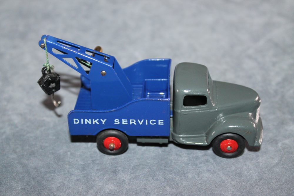 commer breakdown lorry slate grey and violet blue dinky toys 025x side
