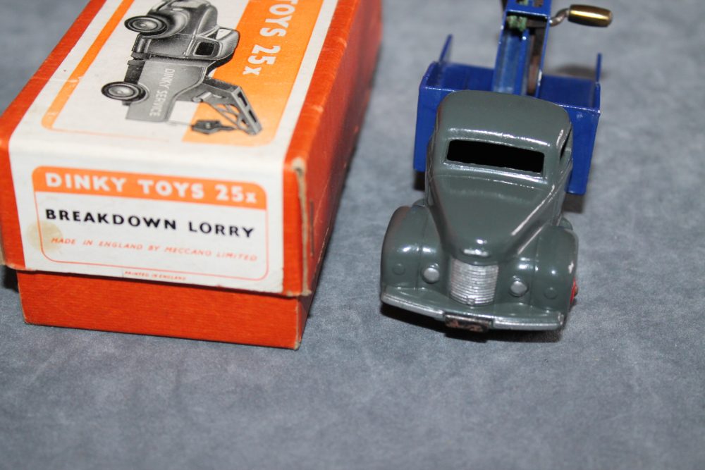 commer breakdown lorry slate grey and violet blue dinky toys 025x front