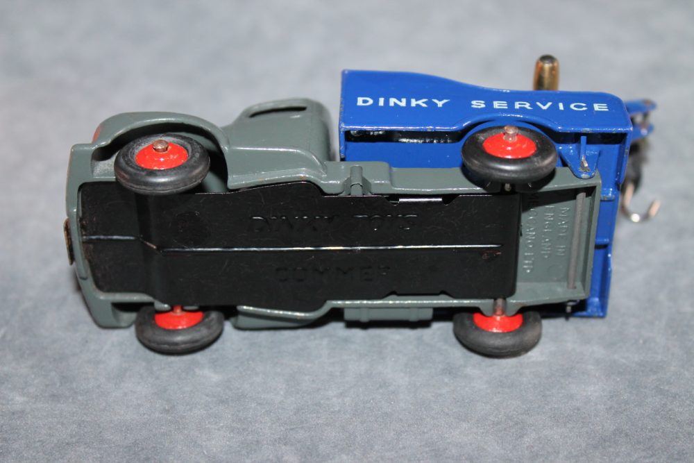 commer breakdown lorry slate grey and violet blue dinky toys 025x base