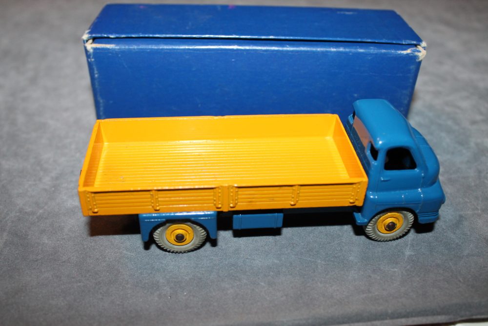 big bedford lorry dinky toys 522 side