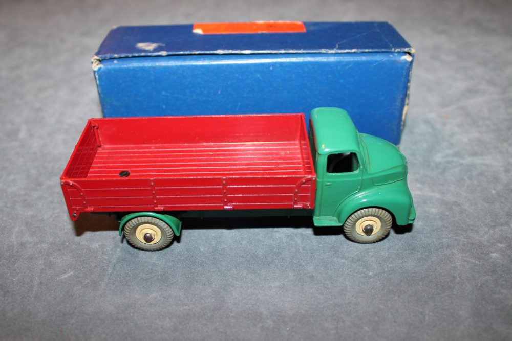 comet wagon & tailboard dinky toys 532 side