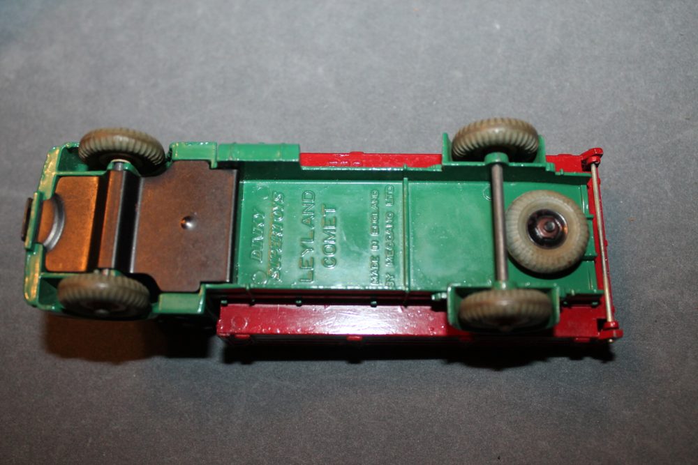 comet wagon & tailboard dinky toys 532 base