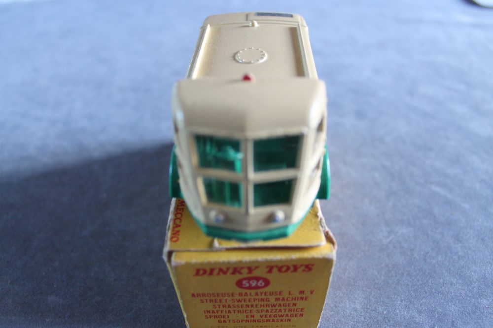 road sweeper french dinky toys 596 front