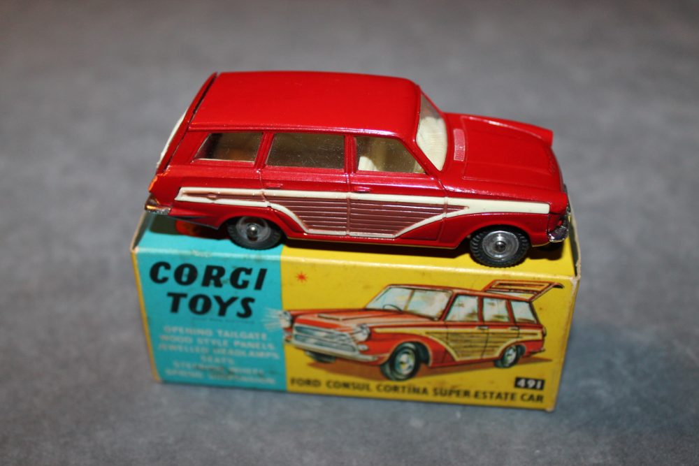 ford cortina estate car corgi toys 491 side