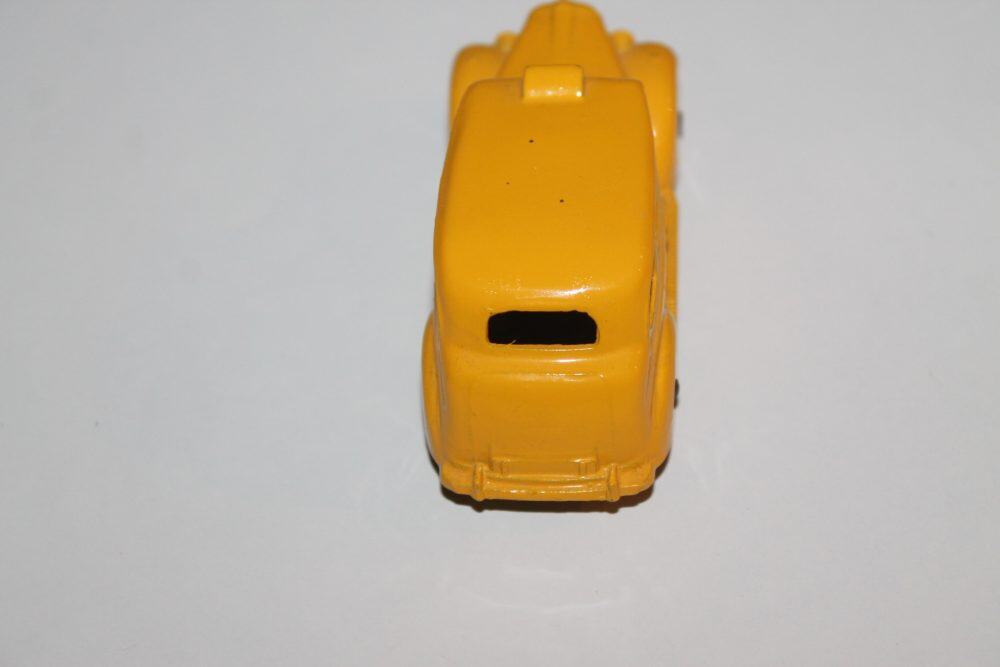 TAXi('97仏)　1&2&3&4 File:Hybrid taxi NYC 07 2010 Escape 9775.JPG - Wikimedia Commons