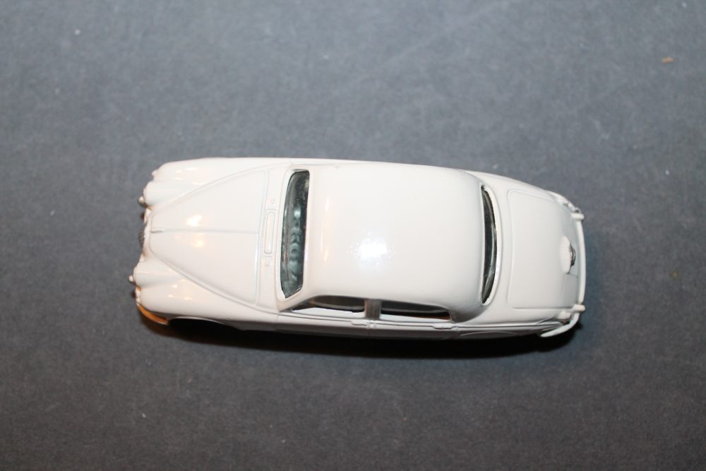 jaguar 2.4 litre white corgi toys 208 top
