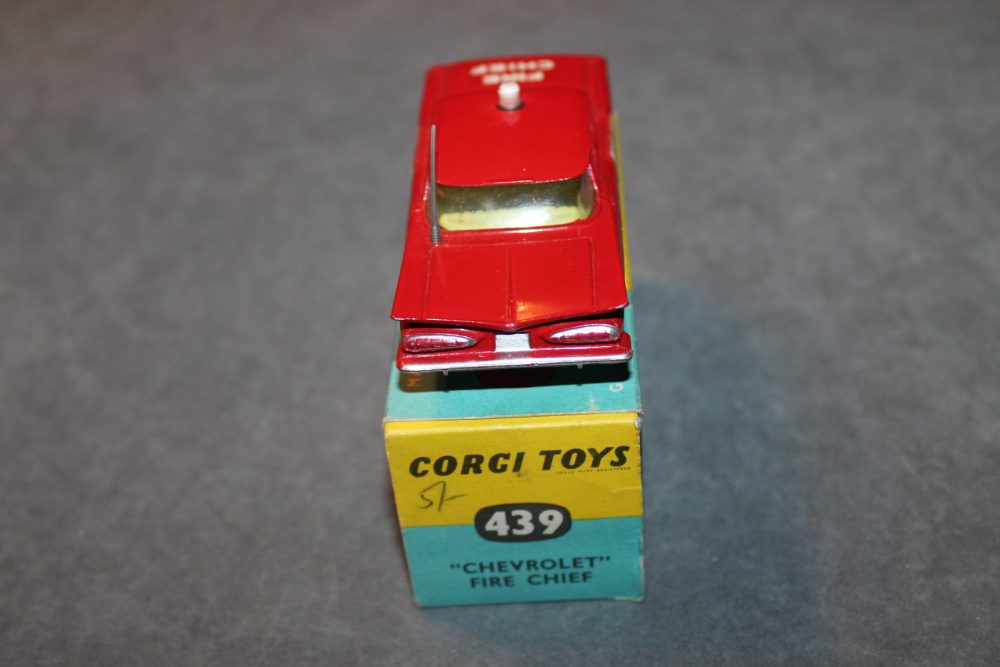 fire chief car corgi toys 439 back