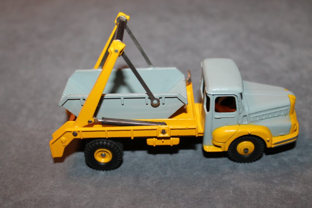 unic marrel multi skip truck french dinky toys 038a side