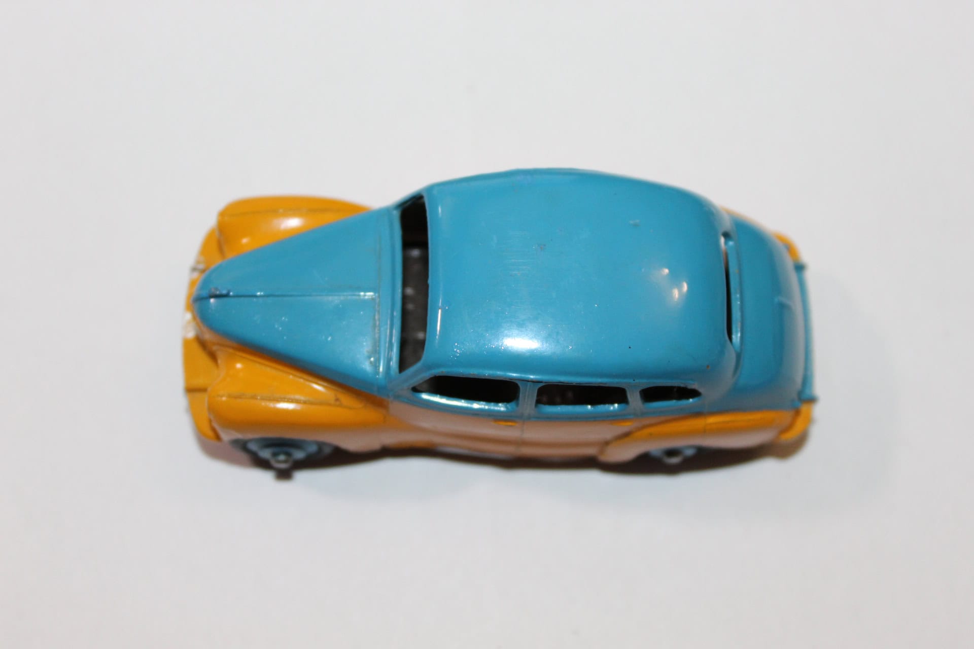 Vintage Dinky Toys Austin Devon model car for collectors.