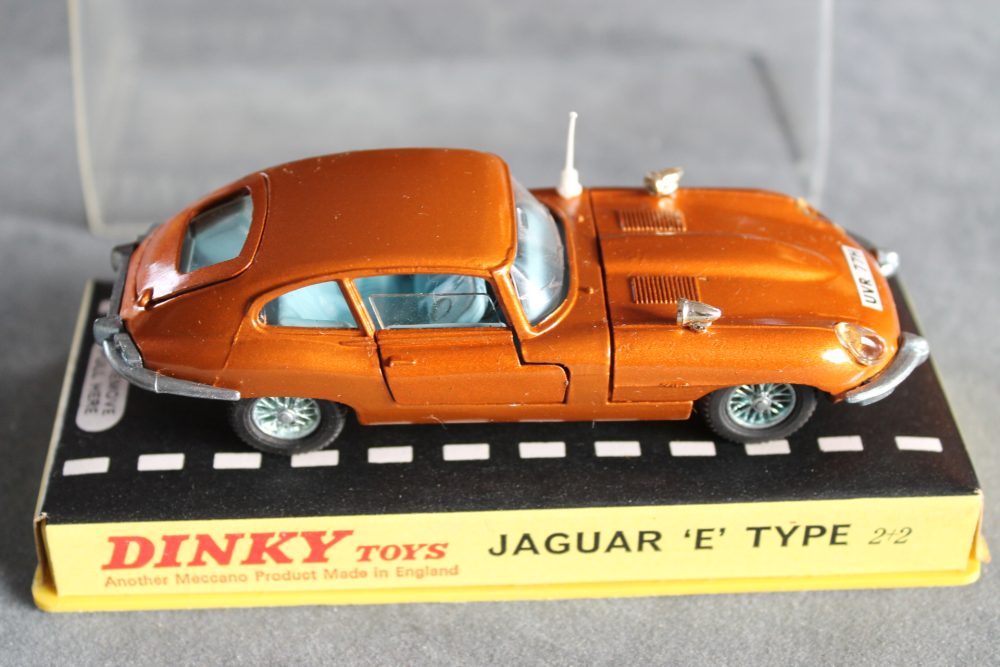 jaguar e type copper dinky toys 131 side