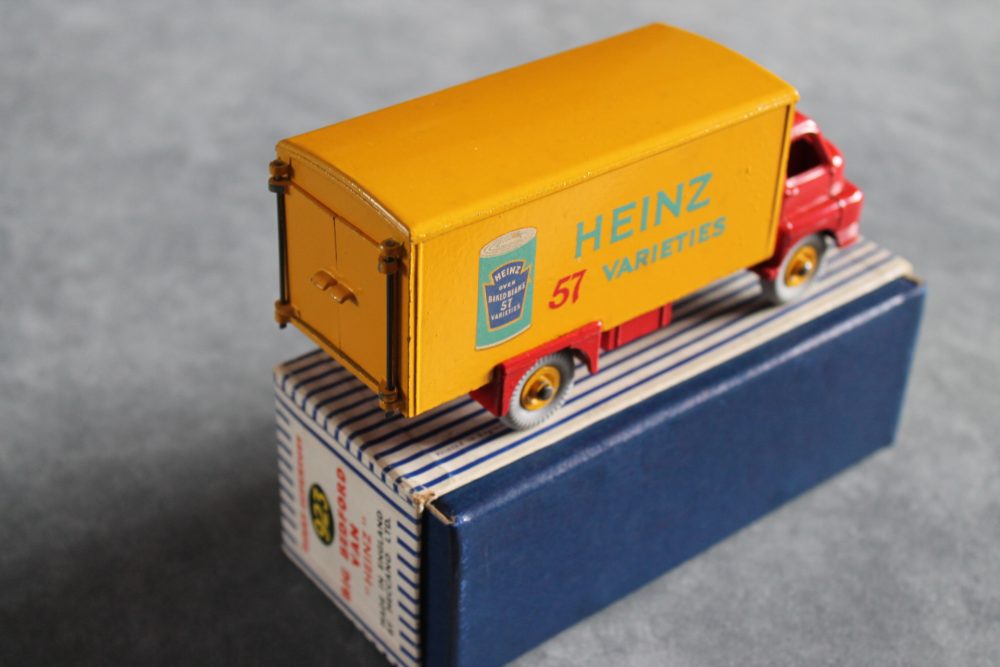 bedford lorry heinz baked beans dinky toys 923 back