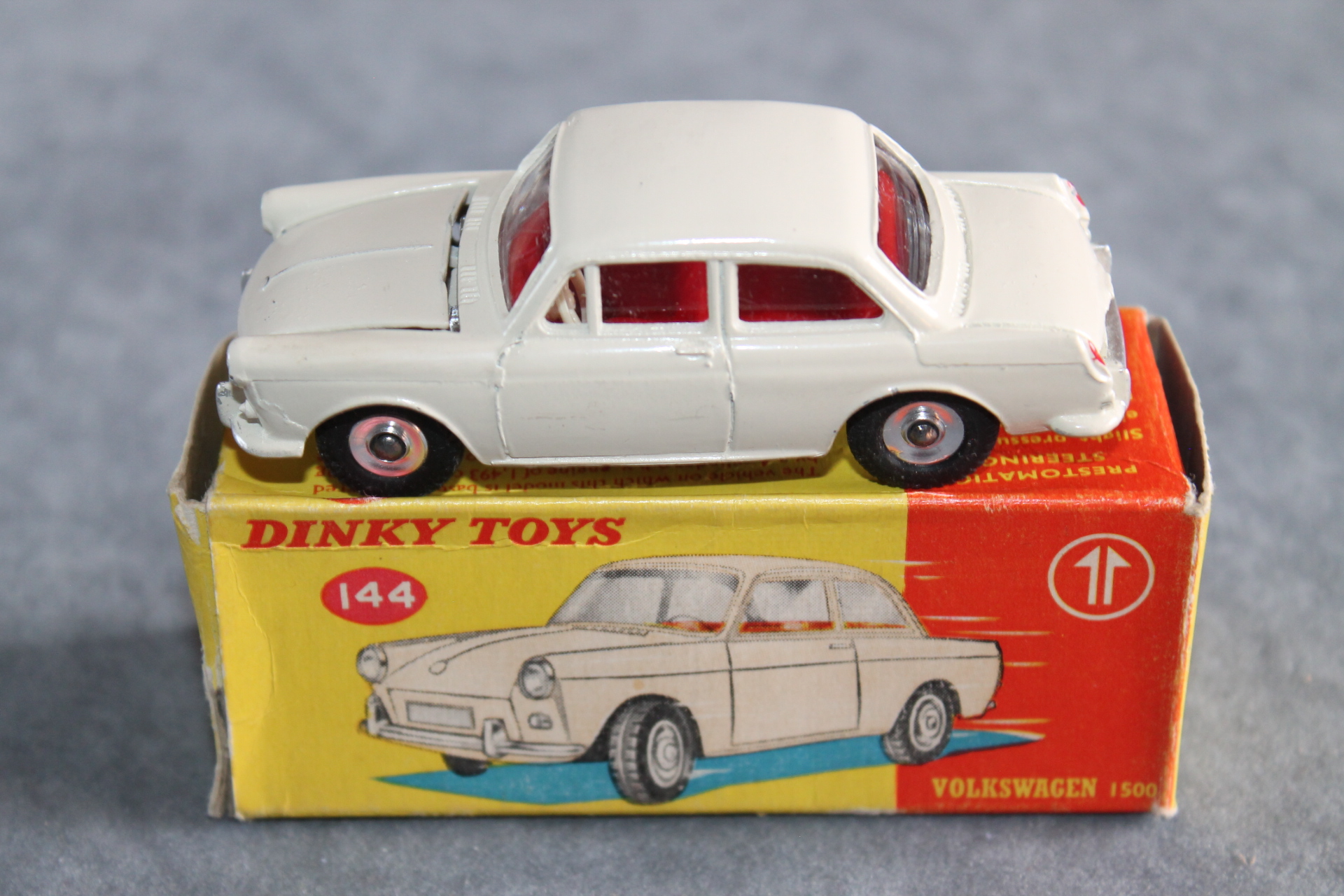 Dinky Toys 144 Volkswagen 1500 - Diecast