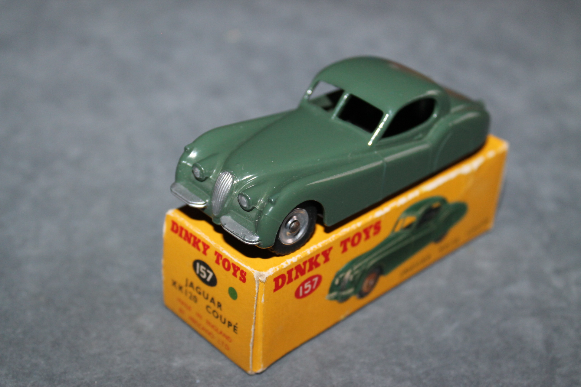 美品激レア　DINKY TOYS JAGUAR XK120 ミニカー 美品激レア DINKY TOYS JAGUAR XK120 ミニカー