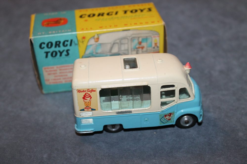 smith's mr softee ice cream van corgi toys 428 side