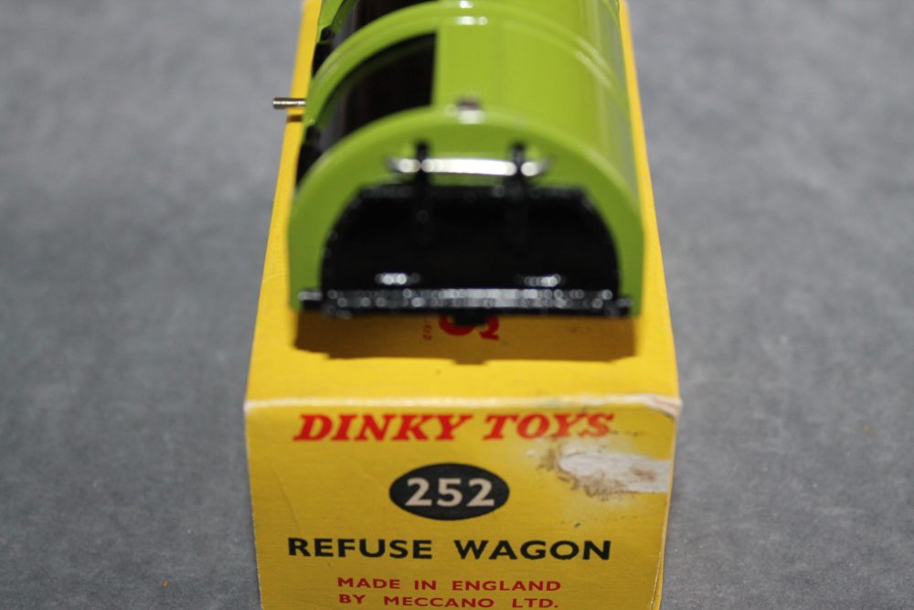 bedford refuse wagon with windows olive dinky toys 252 back