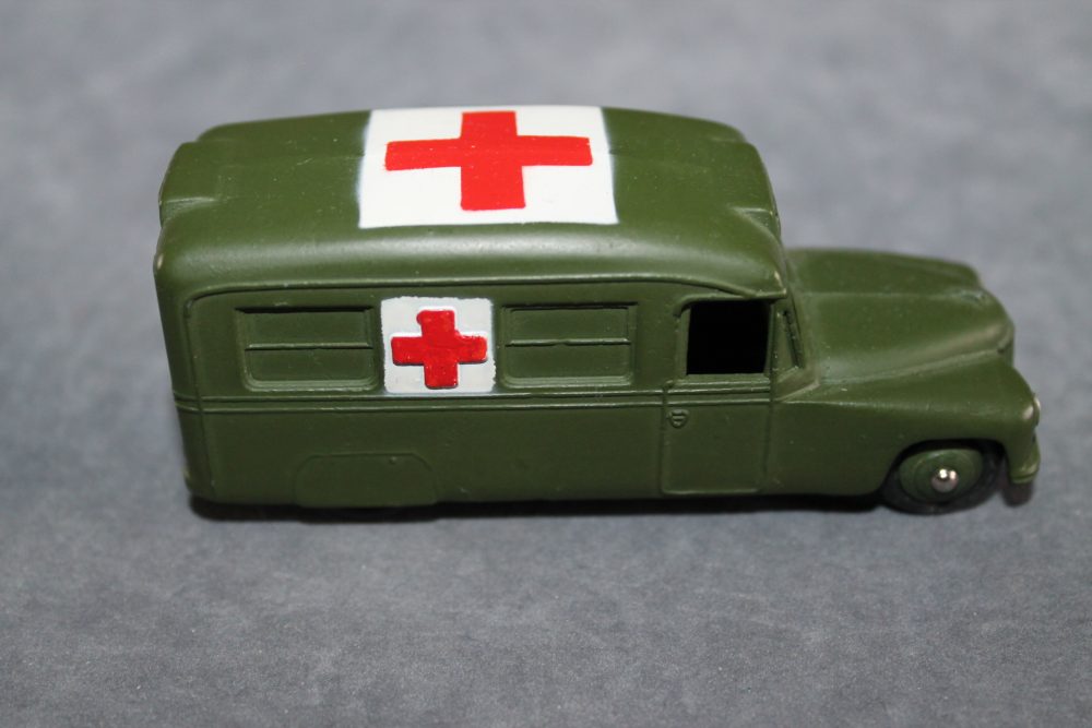 daimler military ambulance us export dinky toys 30hm side