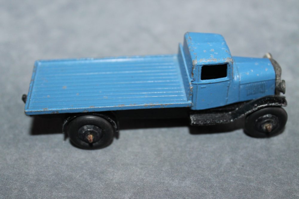 flat truck type 3 saxe blue dinky toys 25c side