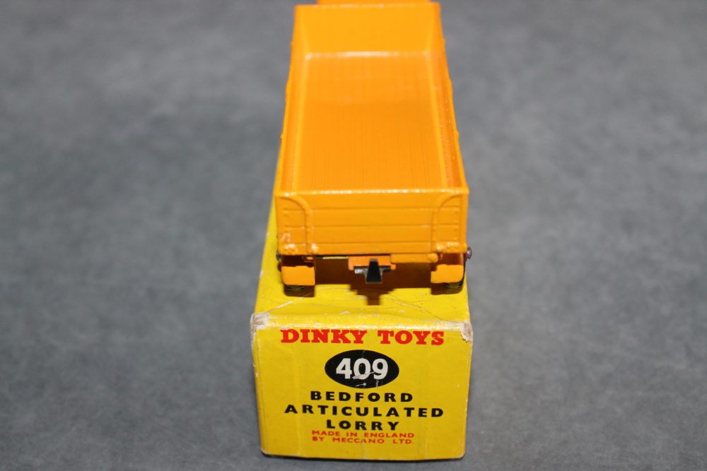 bedford articulated lorry windows version dinky toys 409 back