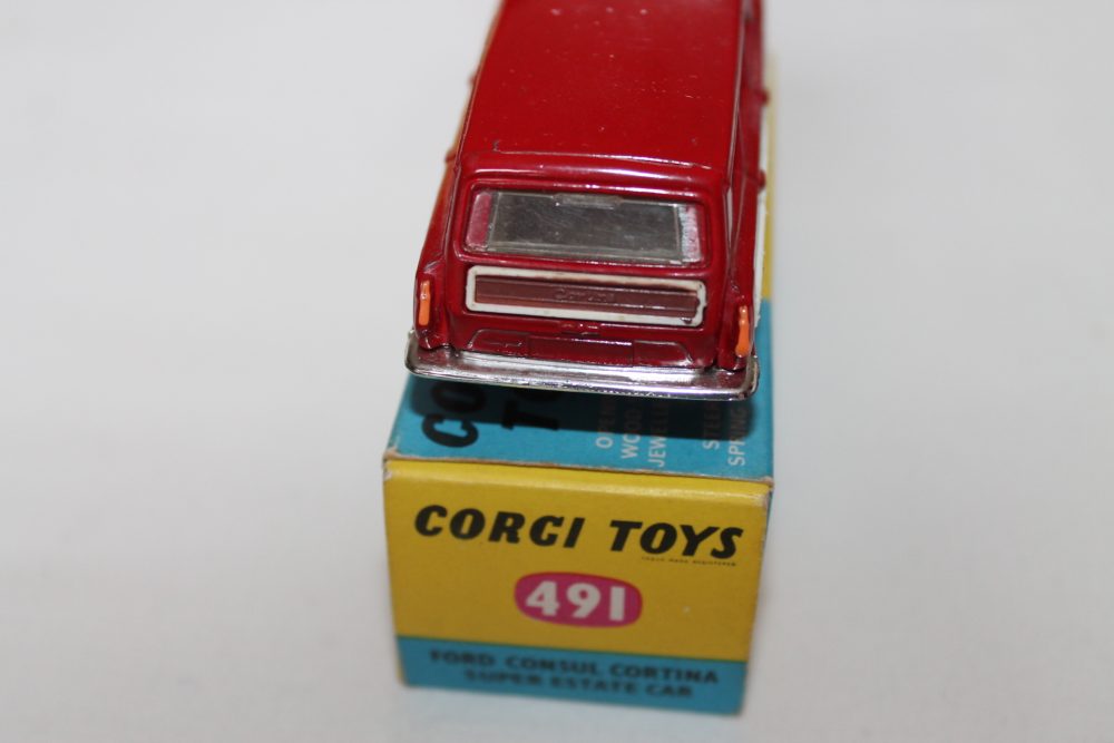 ford cortina red corgi toys 491 back