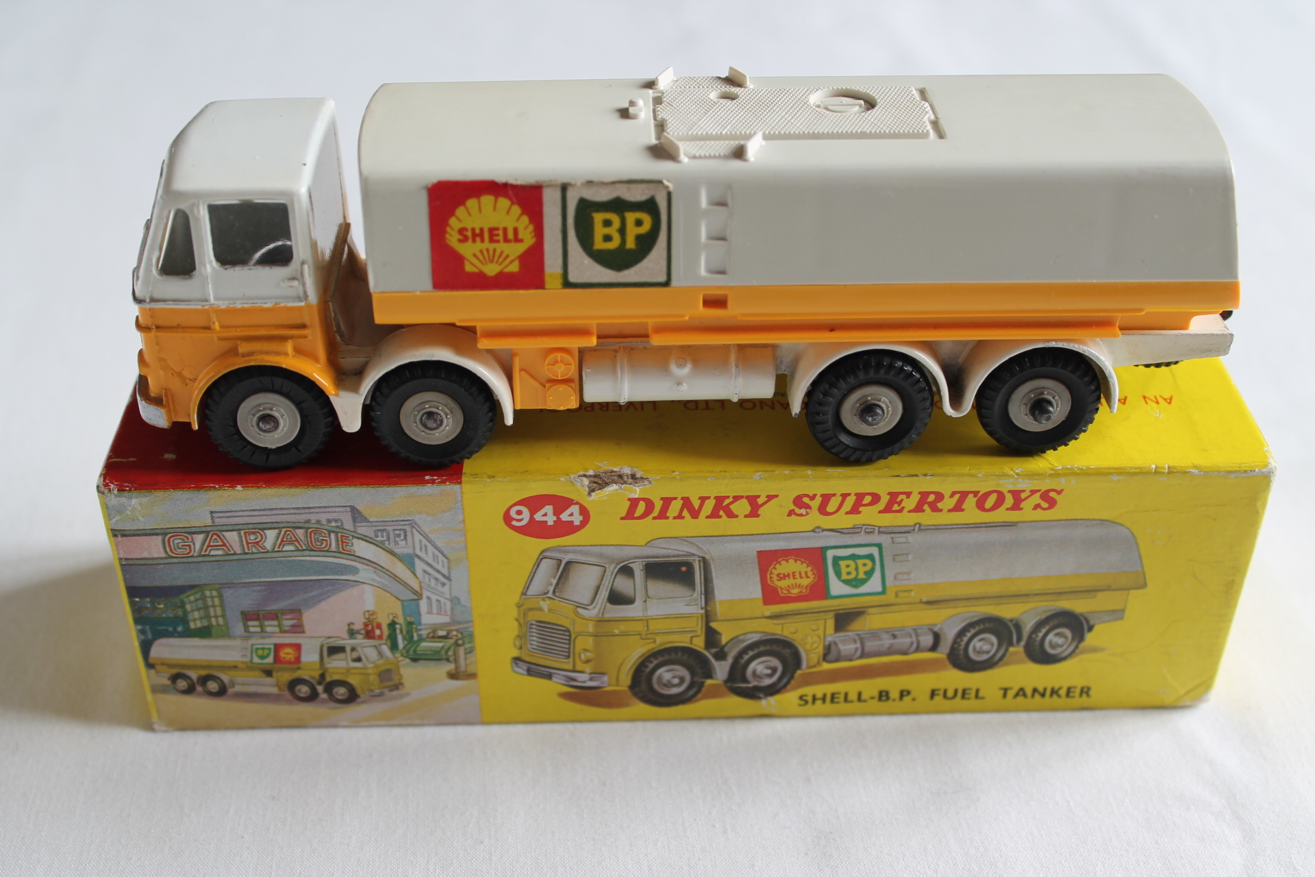 Dinky Toys 944 Leyland Shell B.P. Fuel Tanker - Diecast