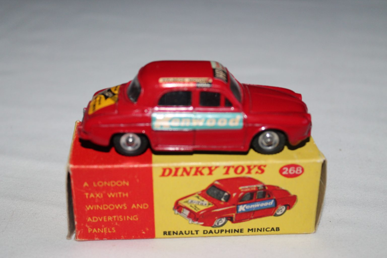 Dinky Toys 268 Renault Dauphine Red Minicab Diecast