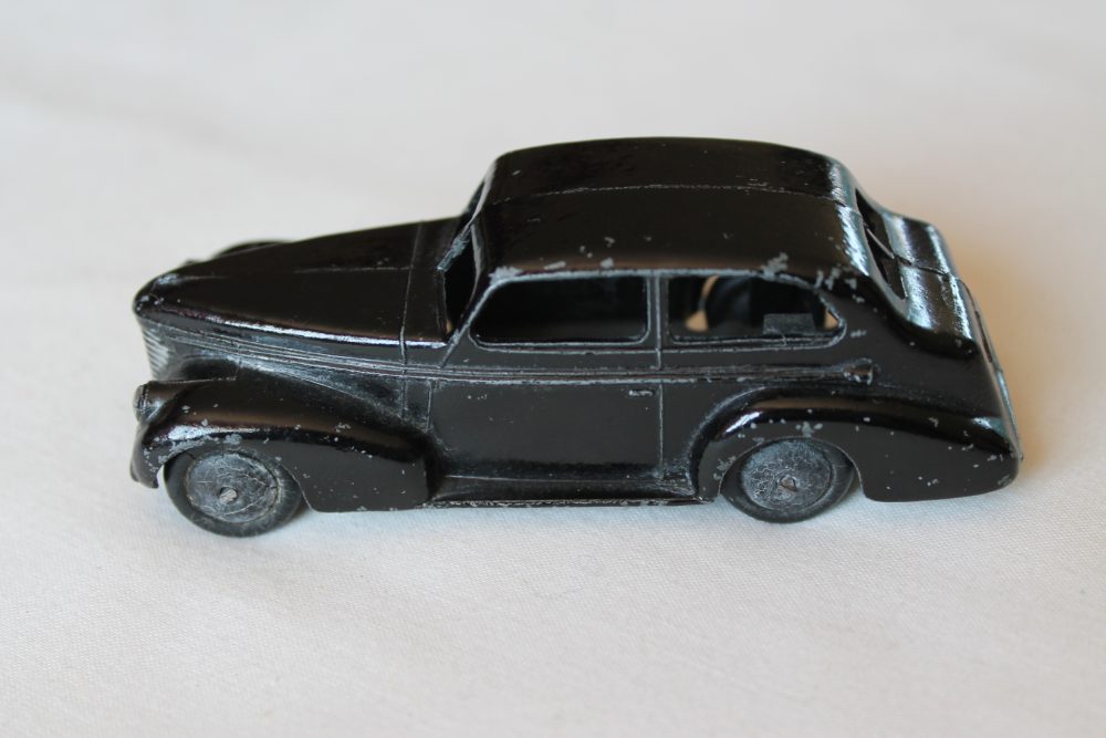 Dinky Toys 039B Oldsmobile 6 Sedan Pre-War/Early Post Wat Issue - Diecast