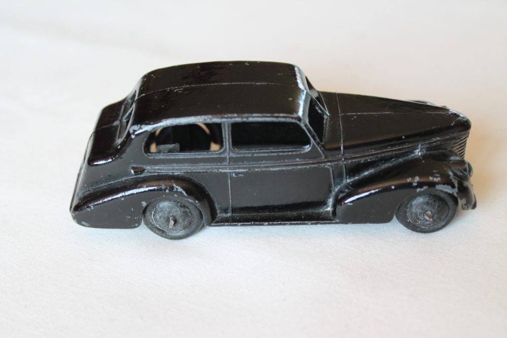 Dinky Toys 039B Oldsmobile 6 Sedan Pre-War/Early Post Wat Issue - Diecast