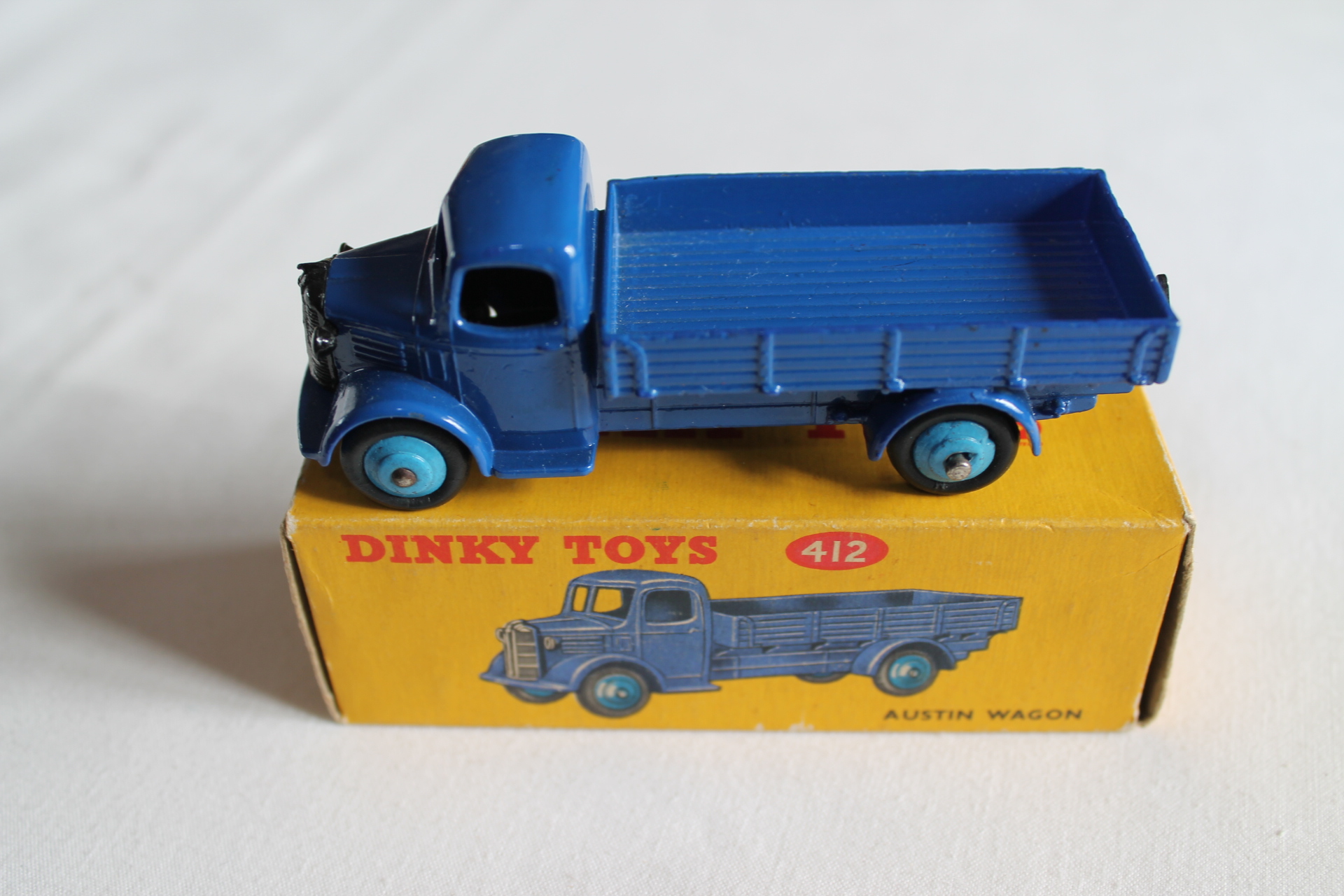Lot 184 - A DINKY 412 Austin Wagon in maroon with red