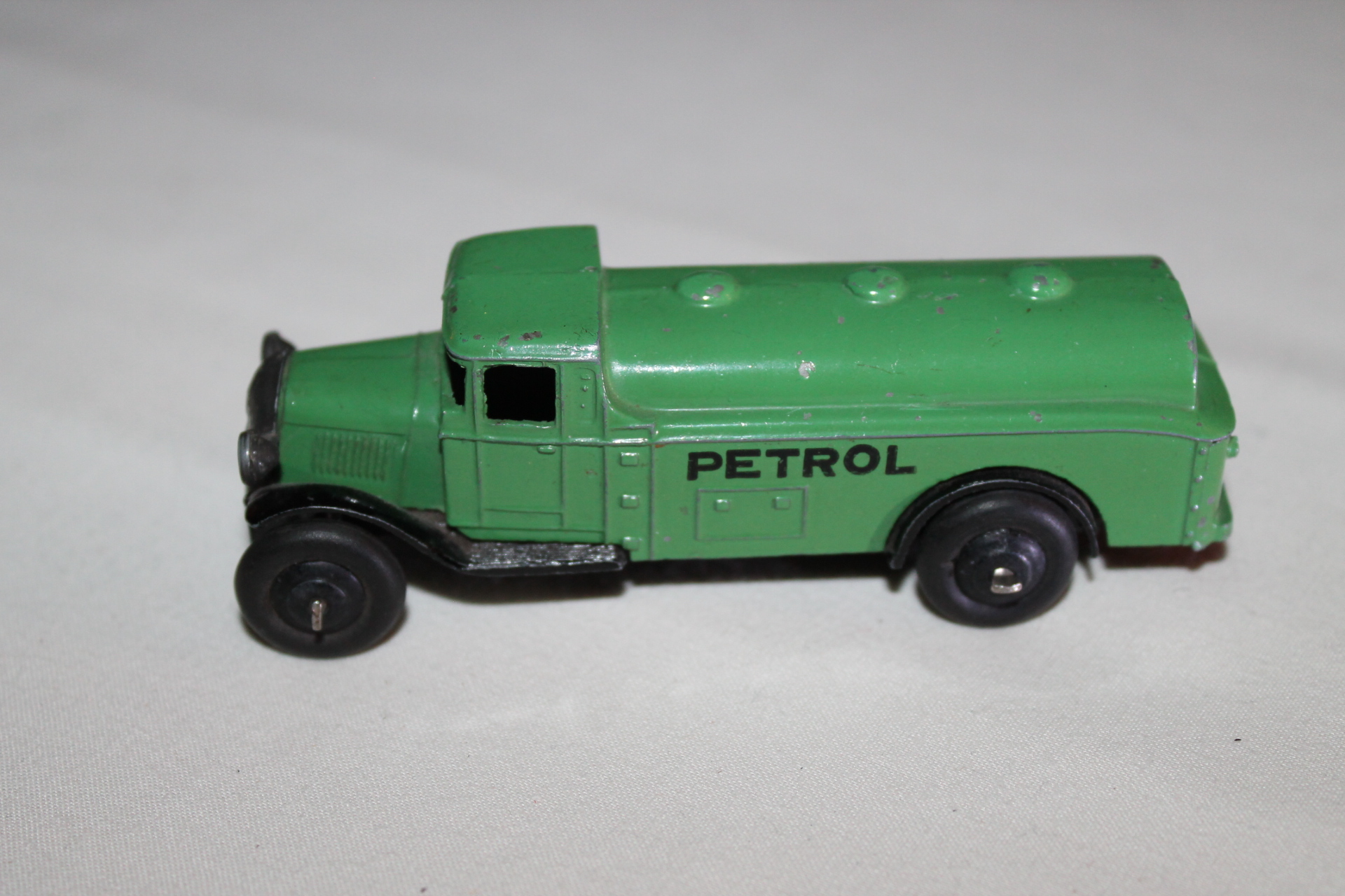Dinky Toys / Petrol Tanker Nr. 25D (Gebraucht) in Ennenda für CHF 18 Dinky Toys / Petrol Tanker Nr. 25D (Gebraucht) in Ennenda für CHF 18