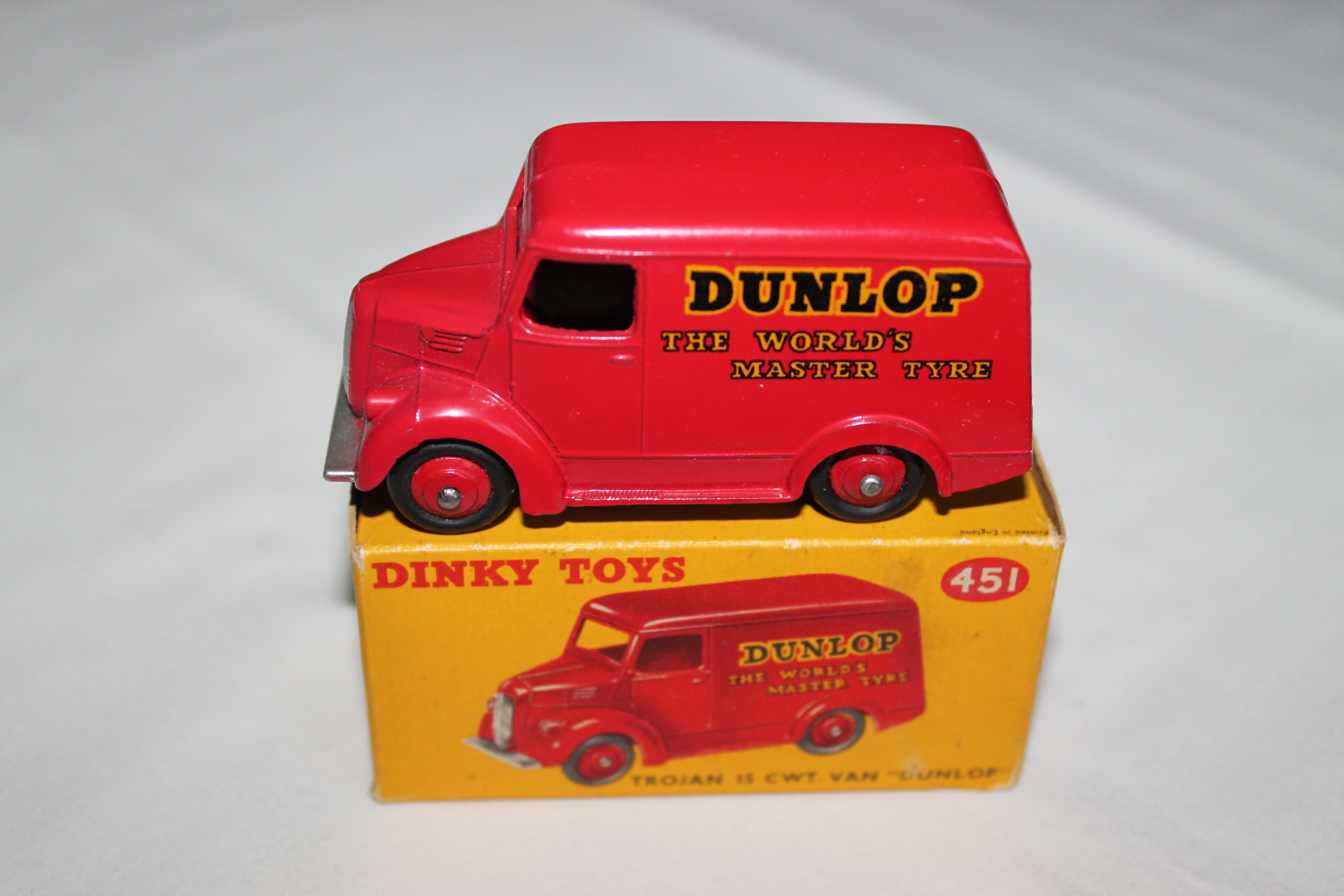 Dinky Toys 451 Trojan 'Dunlop' Van - Diecast