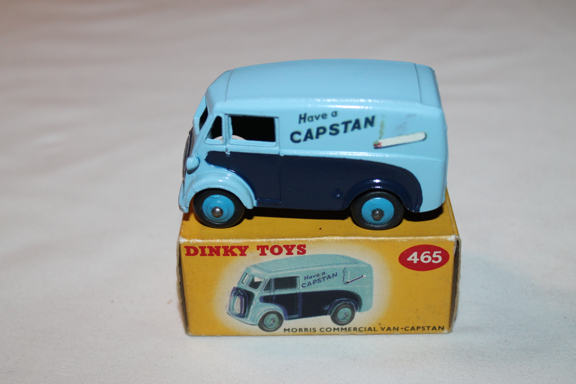 DINKY TOYS 465 . MORRIS 10 VAN Capstan. Made in England. 1/43