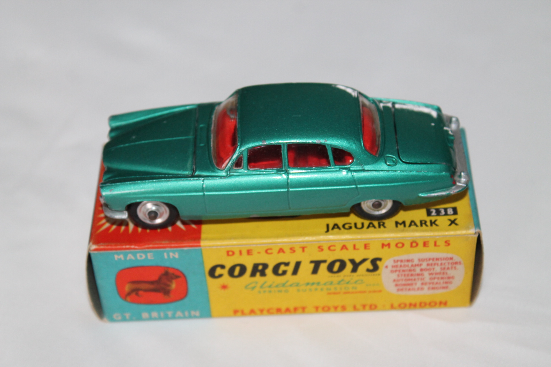 Corgi Toys 238 Jaguar Mark 10 - Diecast