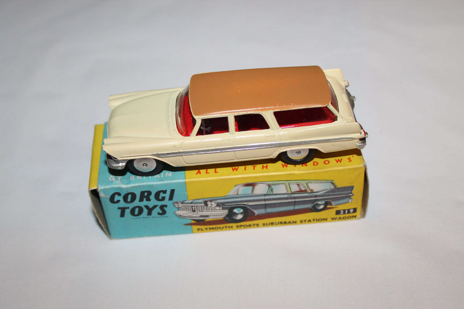 Corgi Toys 219 Plymouth Sports Suburban Station Wagon - Diecast
