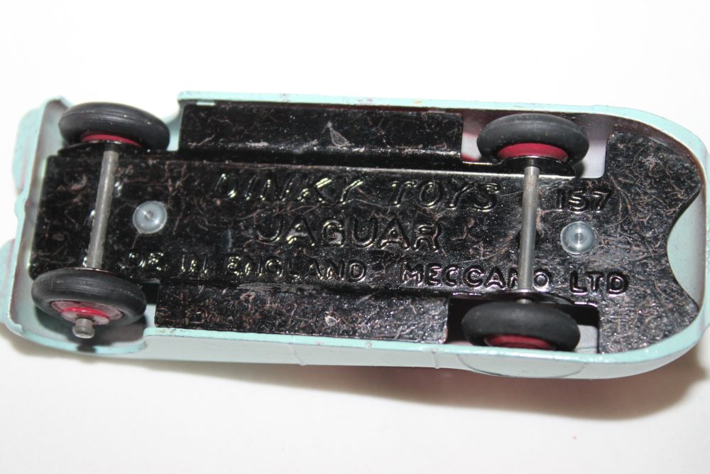 jaguar xk120 dinky toys 157 base