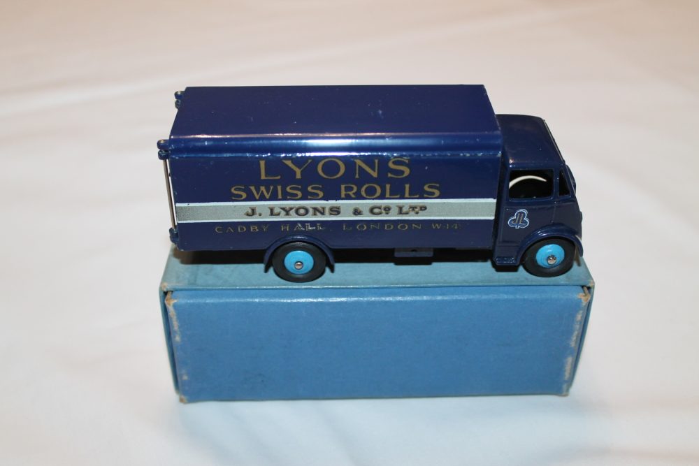 guy lyons van dinky toys 514 side