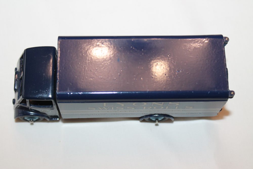 guy lyons van dinky toys 514 top