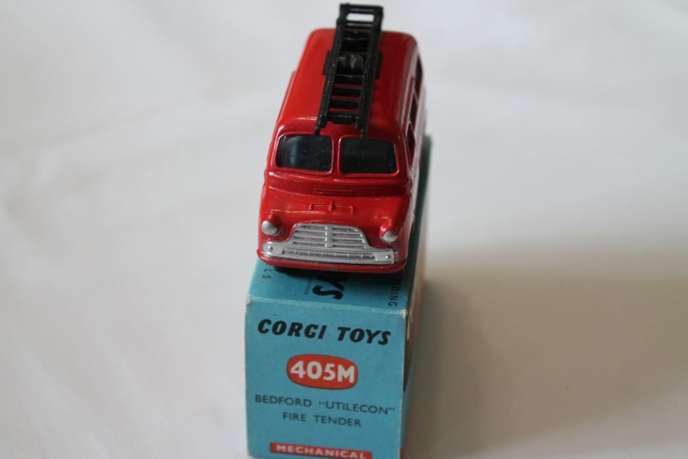 bedford utilicom fire tender mechanical corgi toys 405m front