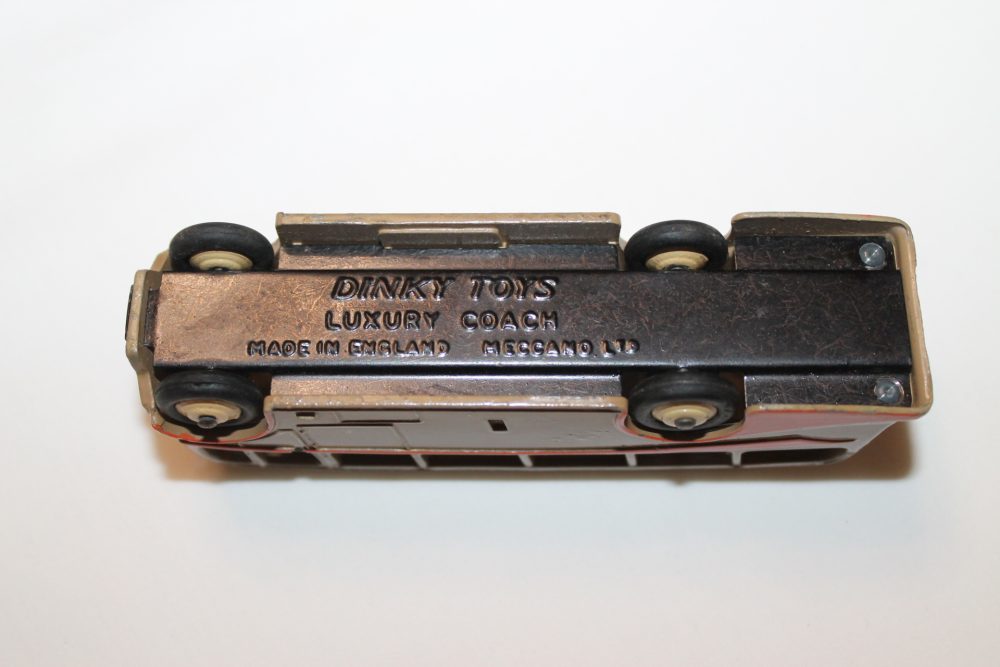 luxury coach dinky toys 281 base