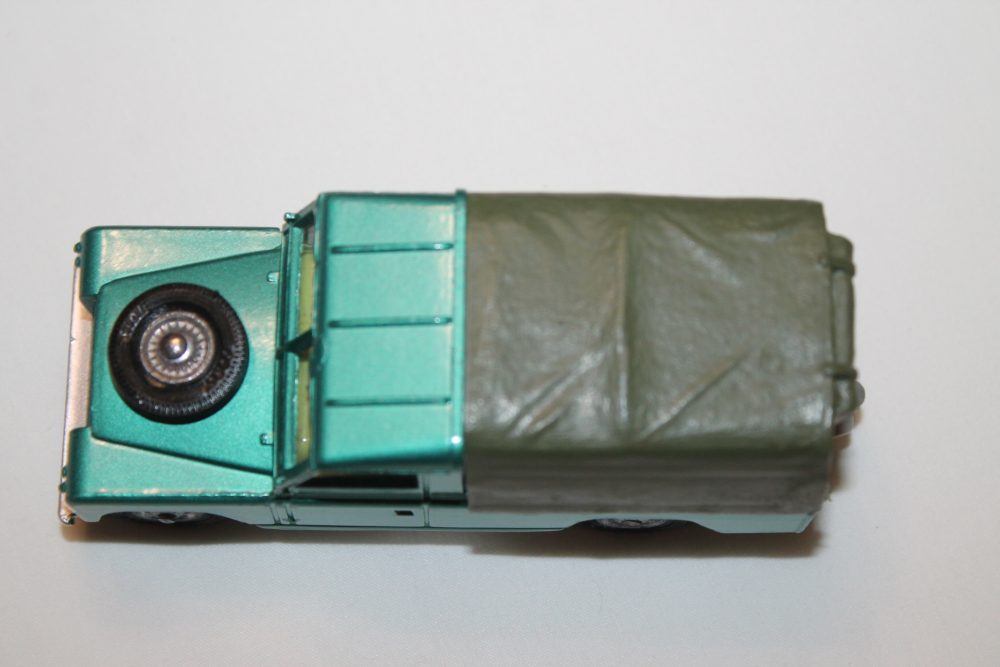 land rover 109 wb corgi toys 438 top