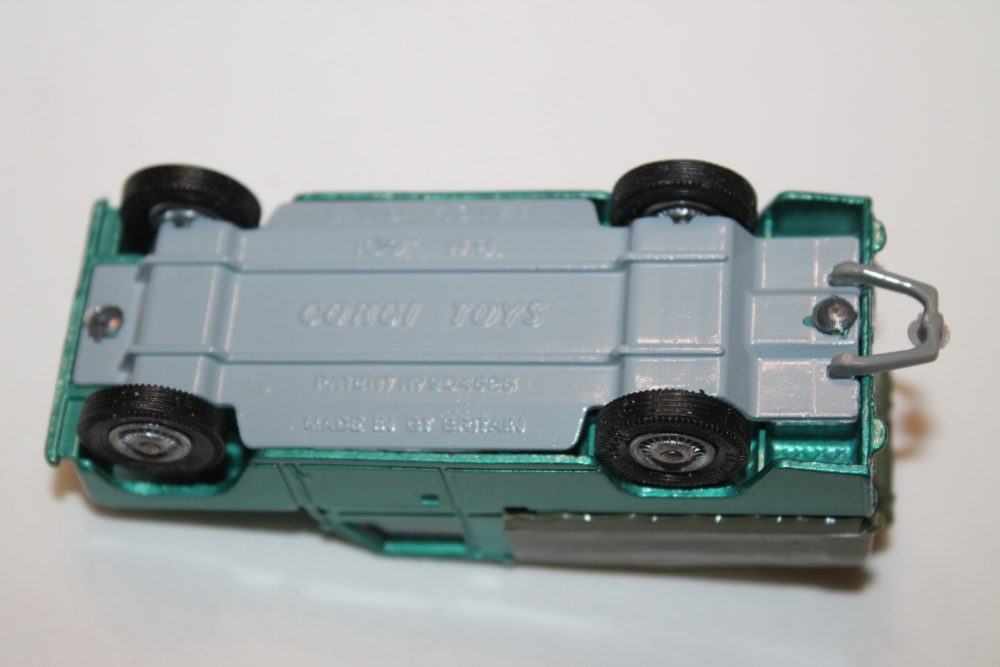 land rover 109 wb corgi toys 438 base