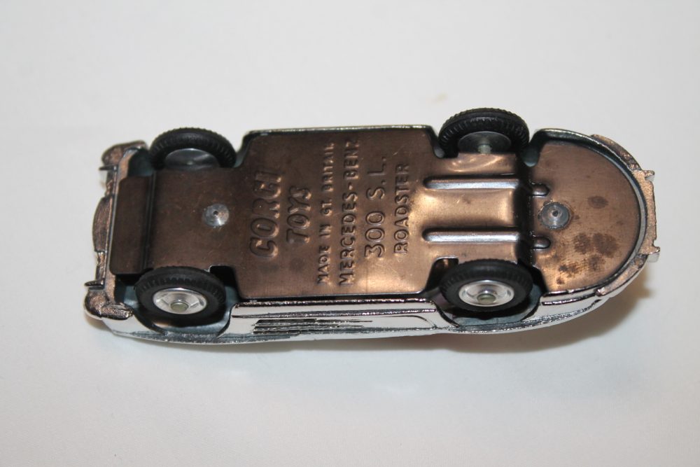 mercedes benz roadster corgi toys 304s base