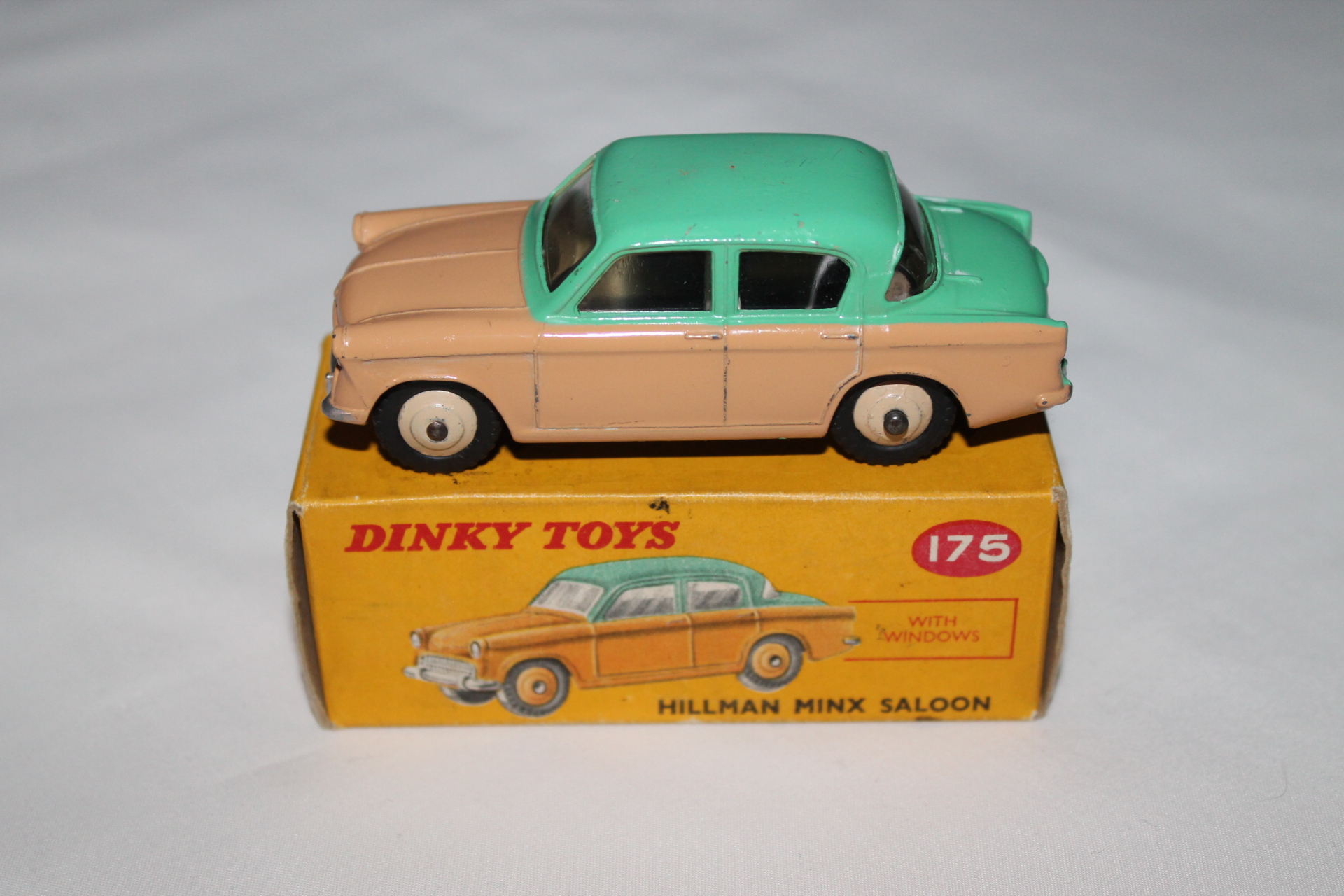 処分価格　SPOT-ON HILLMAN MINX 1800ミニカー Dinky 175 Hillman Minx | Almost Mint | Gloucester collection